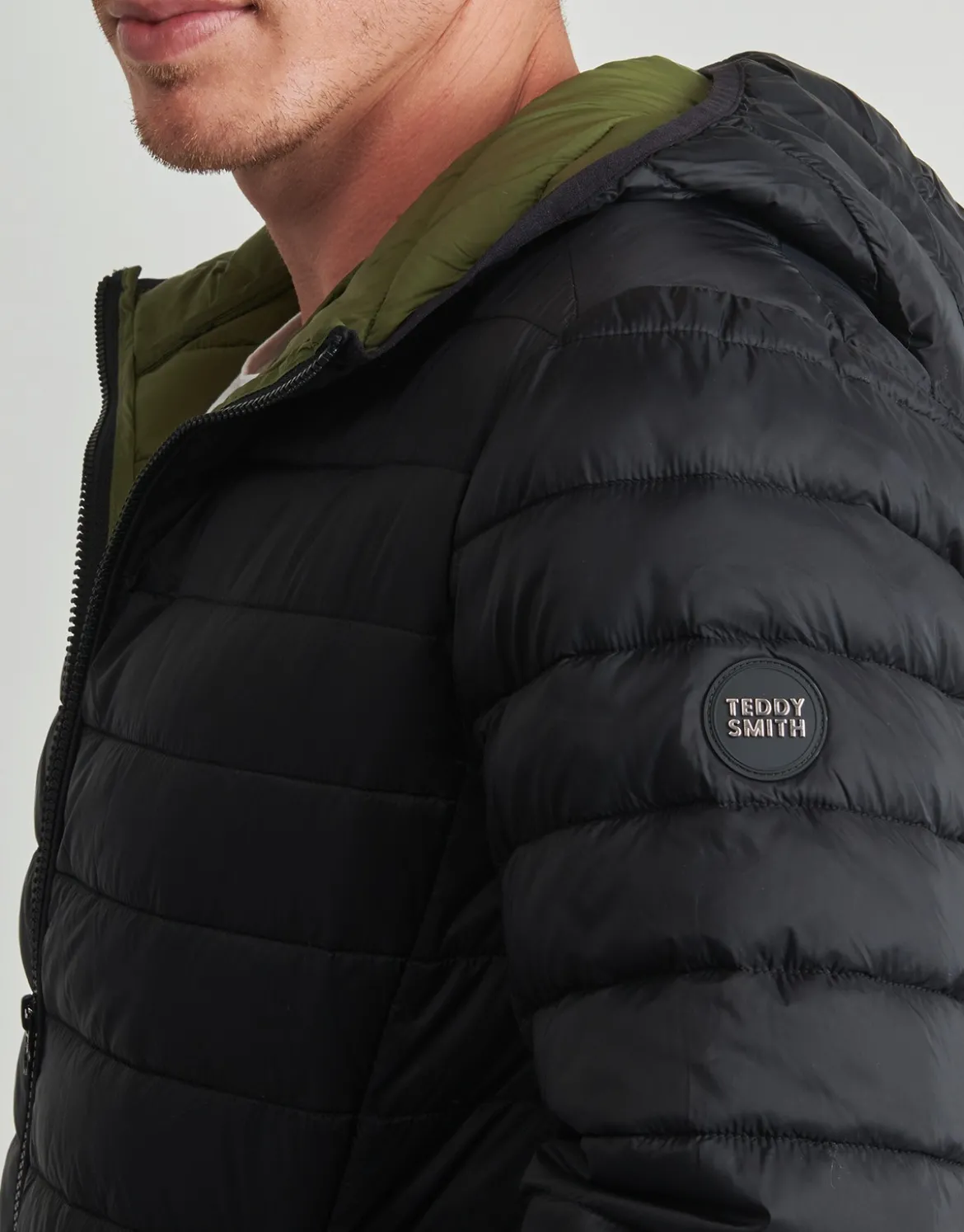 Dynejakker Teddy Smith