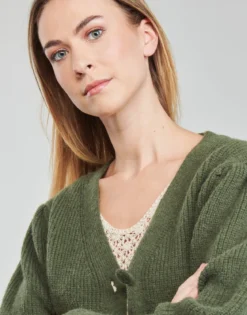 Veste / Cardigans Betty London